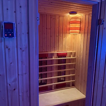 Dubai - Jacuzzi & Sauna Free Parking 노비사드