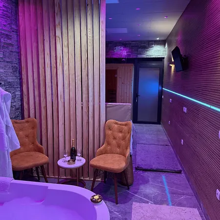 Dubai - Jacuzzi & Sauna Free Parking 노비사드