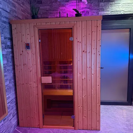 아파트 Dubai - Jacuzzi & Sauna Free Parking 노비사드