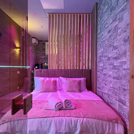 아파트 Dubai - Jacuzzi & Sauna Free Parking 노비사드