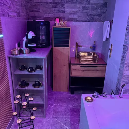 아파트 Dubai - Jacuzzi & Sauna Free Parking 노비사드