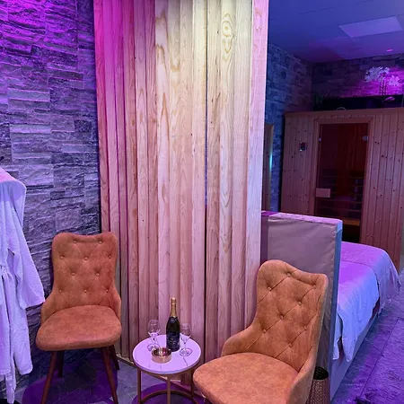 Dubai - Jacuzzi & Sauna Free Parking 노비사드