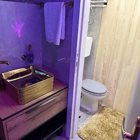 Dubai - Jacuzzi & Sauna Free Parking *